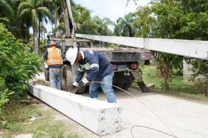 Edesur realiza trabajos de expansión de redes eléctricas en San Cristóbal con una inversión de RD 324.8 millones