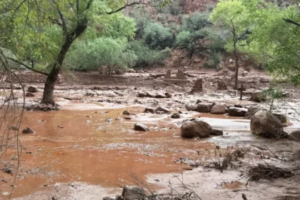 Inundación repentina deja un muerto y 15 personas sin localizar en el Gran Cañón