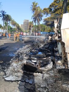Autoridades reportan dos muertos tras incendio de camión en la avenida George Washington