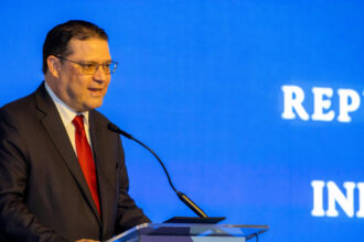 Ministro de Industria Comercio y Mipymes, Eduardo Sanz Lovatón, anuncia “Empresas en 24 Horas”, iniciativa que busca reducir la burocracia y tiempo de constitución de empresas