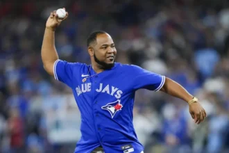 En medio de polémica con su esposa, Edwin Encarnación entra al Salón de la Fama de La Romana