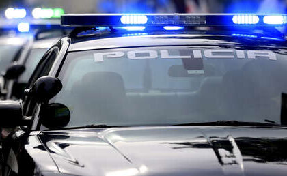 Disparan a una policía embarazada dentro de una comisaría