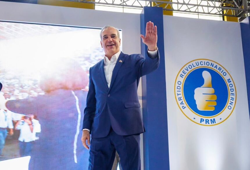 Abinader asume presidencia del PRM y asegura que no impondrá sucesor