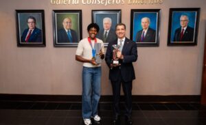 Una discusión terminó en tragedia: mujer mata a otra a cuchilladas en Villa Altagracia 7 Banco Popular reconoce a Marileidy Paulino tras una histórica temporada en el atletismo mundial