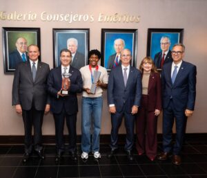 Banco Popular reconoce a Marileidy Paulino tras una histórica temporada en el atletismo mundial 7 Banco Popular reconoce a Marileidy Paulino tras una histórica temporada en el atletismo mundial