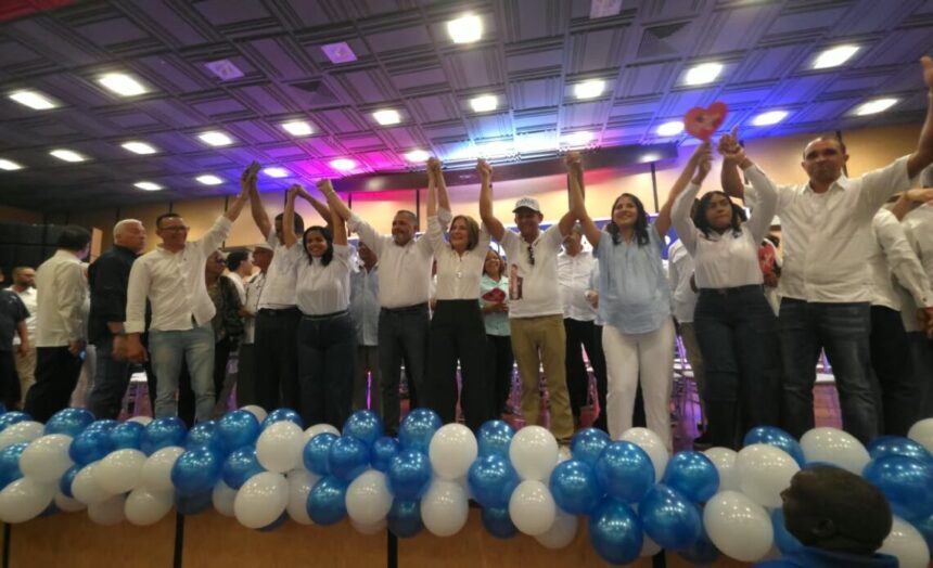 Carolina Mejía: “En el 2028 estaremos subiendo las escalinatas del Palacio Nacional”