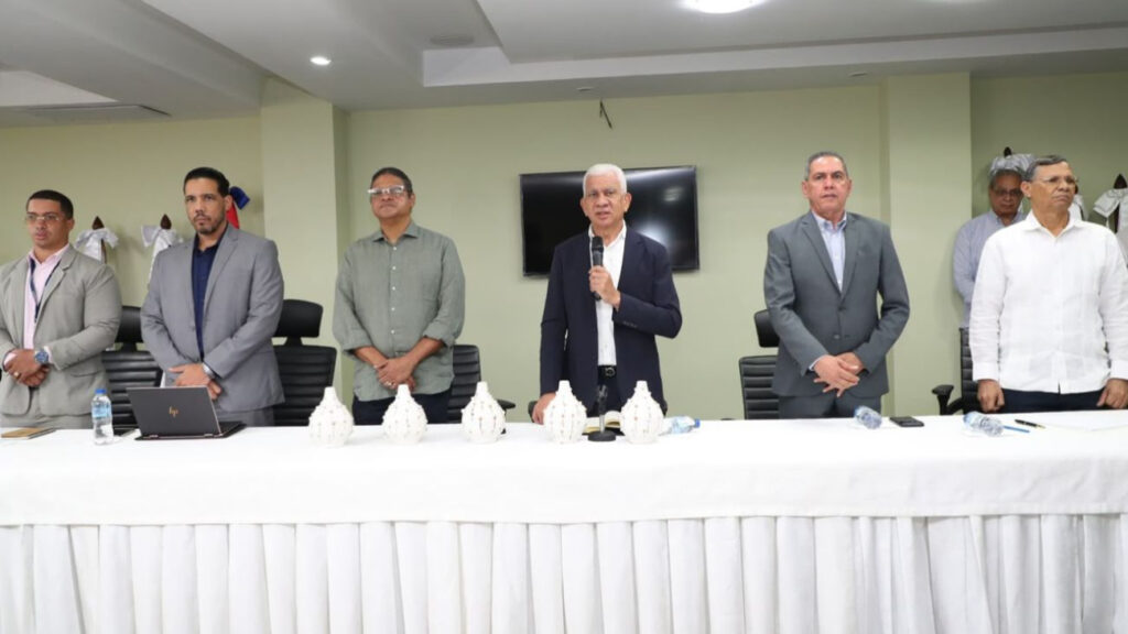 Intrant y Fenatrado evalúan medidas para mejorar el tránsito y la seguridad de vehículos pesados
