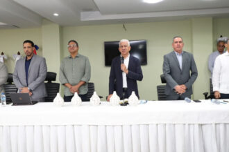 Intrant y Fenatrado evalúan medidas para mejorar el tránsito y la seguridad de vehículos pesados