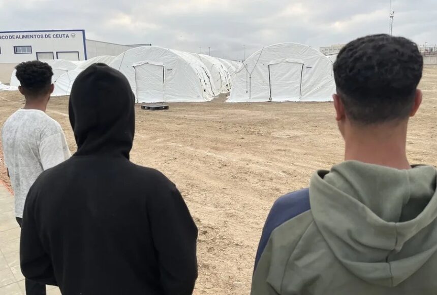 Las barriadas de la periferia Ceuta se movilizan para que los migrantes salgan de ellas