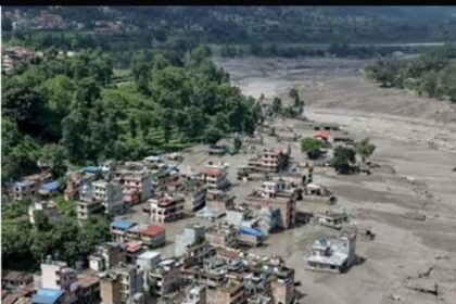 Fuera de Serie : Ya son más de 1.000 los muertos por las inundaciones repentinas en Nepal y China