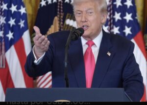 Trump recibirá en la Casa Blanca a socorristas del 11-S y exhibirá viga de la Torre Sur