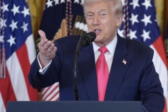 Trump recibirá en la Casa Blanca a socorristas del 11-S y exhibirá viga de la Torre Sur