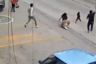 Heroico rescate: Hombre salva a una niña de ser atropellada en una carretera de México.