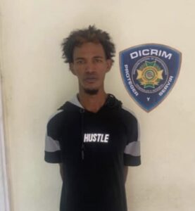 Buscan a “Hansel Boca Negra” tras herir a dos policías en Sabana Perdida