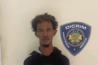 Buscan a “Hansel Boca Negra” tras herir a dos policías en Sabana Perdida