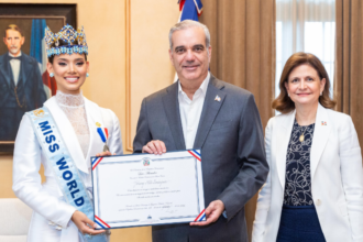 Presidente Luis Abinader recibe en el Palacio Nacional a Miss Mundo 2026, Joheirry Mola