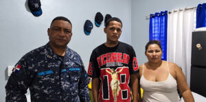 “Risita” se entrega acompañado de su madre; era buscado por presunto robo de celular y motocicleta