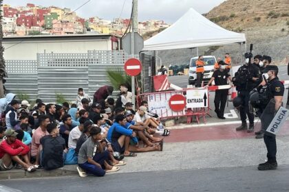 Marlaska pregunta al director de la Policía si agentes marroquíes guiaron la entrada a Ceuta, tal y como publica El Español