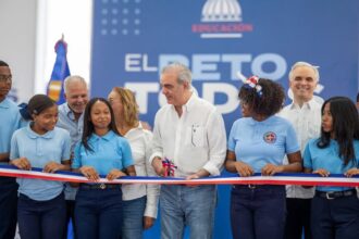 Abinader entrega obra de RD$26.6 millones en beneficio de estudiantes de Cambita