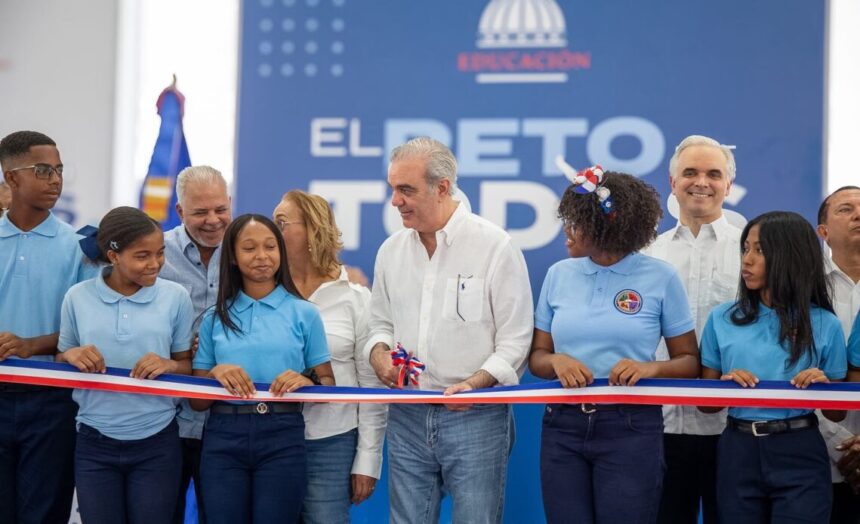 Abinader entrega obra de RD$26.6 millones en beneficio de estudiantes de Cambita
