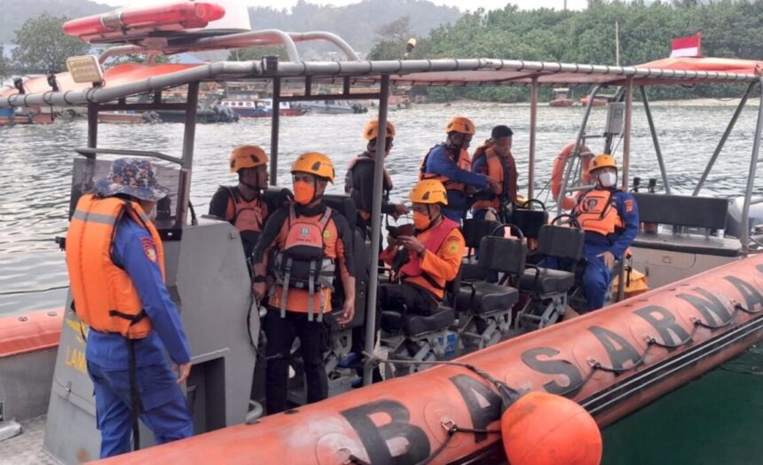 Indonesia busca a ocho desaparecidos que viajaban en lancha al volcán Anak Krakatoa