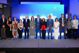 Ministerio de Salud presenta plan para mejorar la atención médica en tres provincias y evalúa servicios de salud en siete regiones