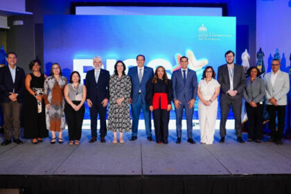 Ministerio de Salud presenta plan para mejorar la atención médica en tres provincias y evalúa servicios de salud en siete regiones