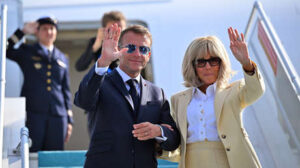 Macron viajará a Oriente Medio en busca de combustible mientras Francia arde