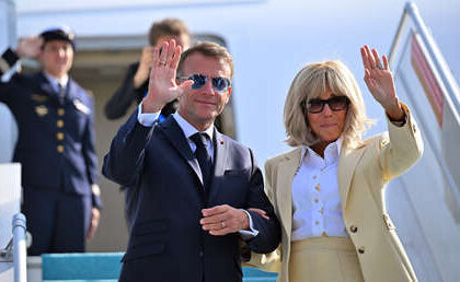 Macron viajará a Oriente Medio en busca de combustible mientras Francia arde