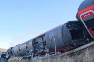Exponen las principales hipótesis detrás del mortal accidente ferroviario en España
