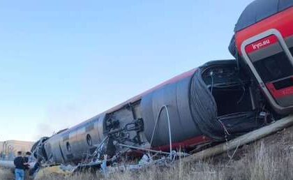 Exponen las principales hipótesis detrás del mortal accidente ferroviario en España