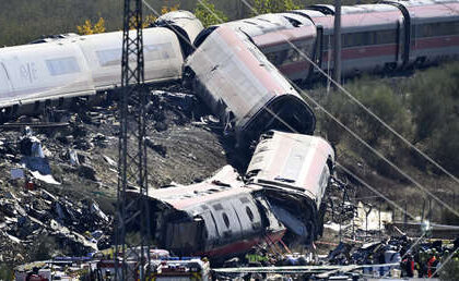 "A punto de ser mucho peor": un tercer tren se detuvo a metros de la mortal colisión ferroviaria en España