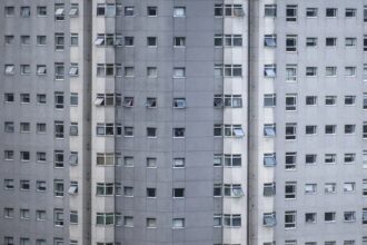 El BOE publica el decreto de prórroga automática del alquiler, que entra en vigor mañana