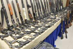 En RD cuesta casi 12 mil pesos obtener la licencia para portar un arma de fuego
