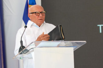 Pastor Teófilo Rodríguez: “Esperamos 50 años y hoy gracias al presidente Luis Abinader tenemos saneadas las cañadas de El Indio y Buenos Aires de Herrera”.