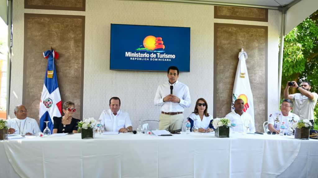 Ministro David Collado deja iniciadas obras en Maimón, Puerto Plata