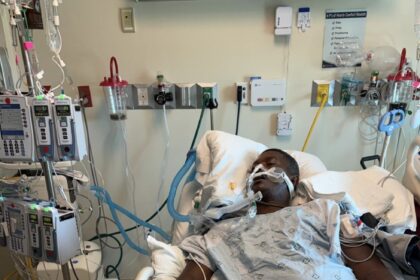 Familia pide ayuda a Abinader y al canciller Ito Bisonó para traer a pariente hospitalizado en Florida –