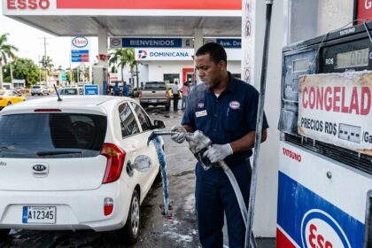 Gobierno congela el precio de los combustibles