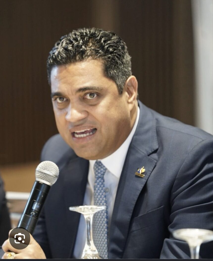 El ministro de Deportes, Kelvin Cruz