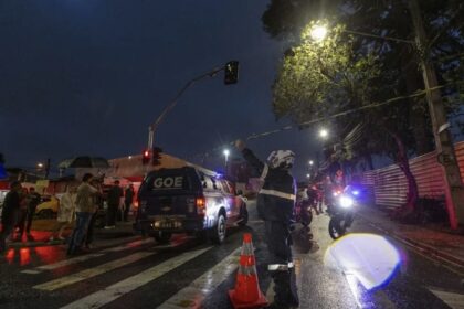 Fuera de Serie : Hombre que tomó como rehenes a 13 niños en una escuela de Brasil es abatido por la policía