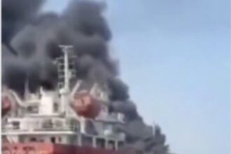 VIDEO: Petrolero en llamas tras impactar contra una mina iraní