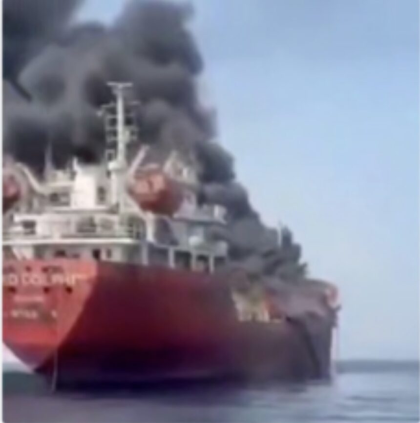 VIDEO: Petrolero en llamas tras impactar contra una mina iraní