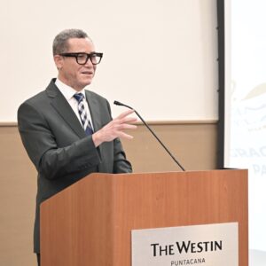 Ministro de Trabajo alerta sobre ofertas engañosas de empleo que podrían llevar a dominicanos a guerra en Ucrania