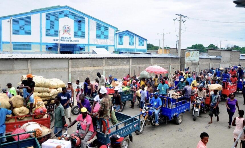 Violencia se intensifica en Haití, mientras la frontera mantiene actividad comercial tras reporte de cierre