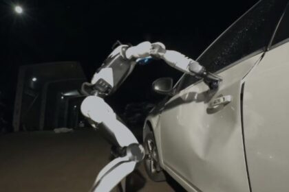 De las artes marciales al rescate: así es el nuevo robot humanoide chino