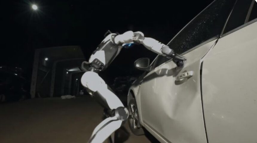De las artes marciales al rescate: así es el nuevo robot humanoide chino
