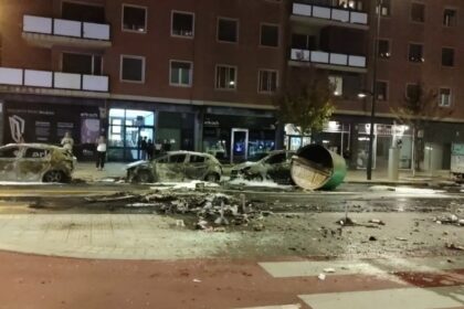 España: 19 detenidos tras disturbios con vehículos incendiados y saqueos en comercios