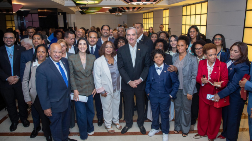 Abinader se reúne con la diáspora en Italia y anuncia recursos para establecer una Casa de la Cultura Dominicana