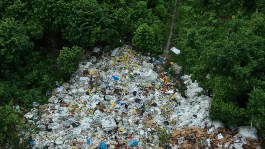 Denuncian vertedero improvisado en Brisa Alegre que amenaza las aguas del río Higüero