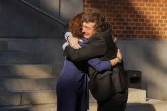 Ayuso recibe a Milei con «enorme alegría» y le pide que acuda a la Cumbre Iberoamericana